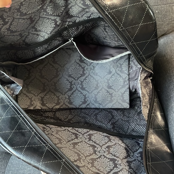 Vintage black and ivory Mary Kay demo bag. - Picture 2 of 2